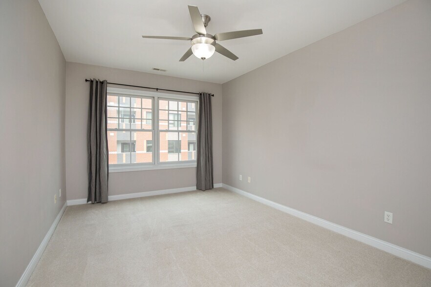 Building Photo - 517 N Park Ave