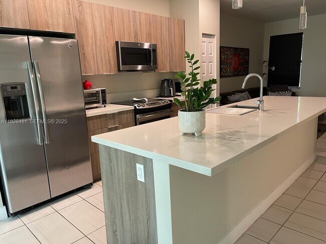 Building Photo - 7865 NW 104th Ave