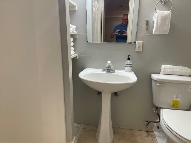 Building Photo - 2118 The Strand