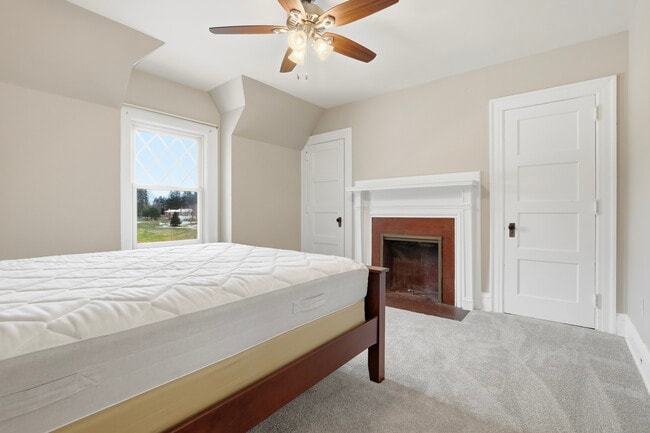 Building Photo - 1 Fox Hill Dr