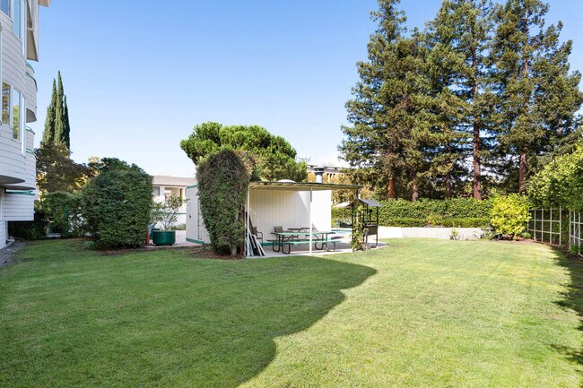 Building Photo - 345 Sheridan Ave