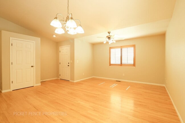 Building Photo - 4-Bedroom, 3-Bathroom Home in Windsor