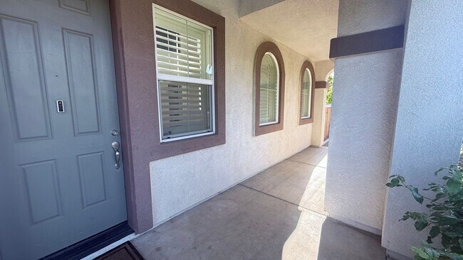 Building Photo - New listing! Bright and Spacious, Close to Parks and Trails