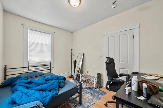 Building Photo - Mission Hill 4 bed...