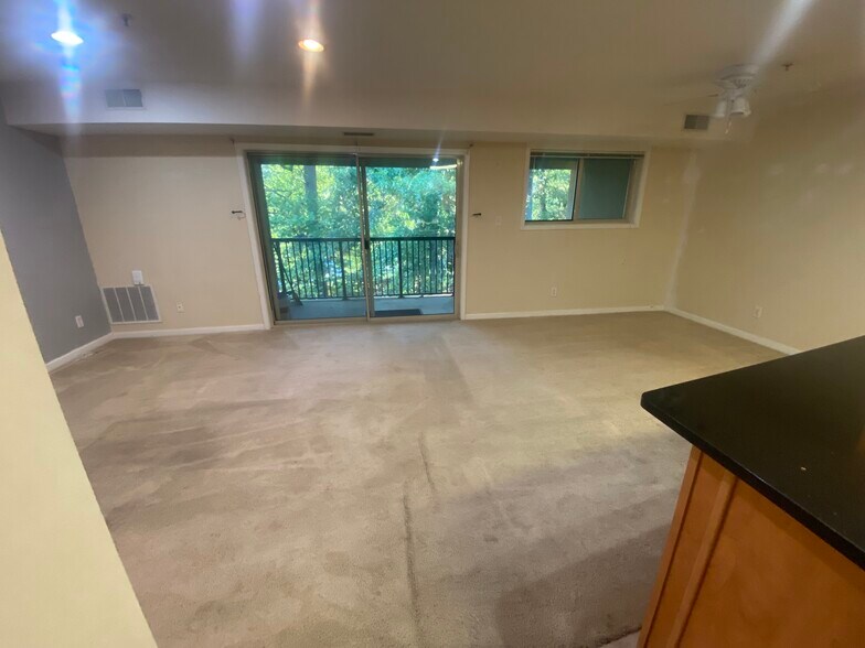 Building Photo - 1101 Primrose Rd