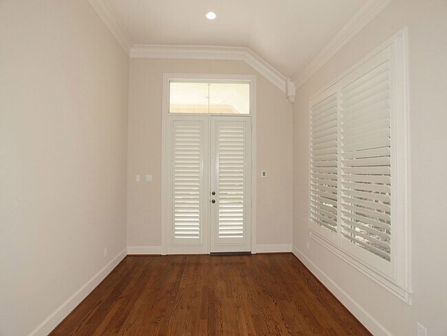 Building Photo - 15 Serenade Pines Pl