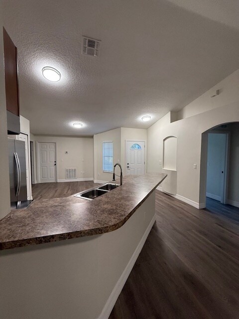 Building Photo - 1750 N Sparkman Ave