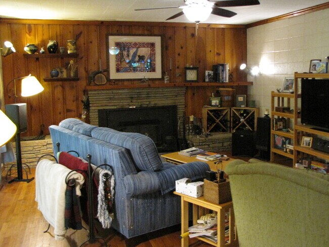 Building Photo - 2907 Elgin St