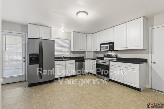 Building Photo - 152 Bayberry Rd