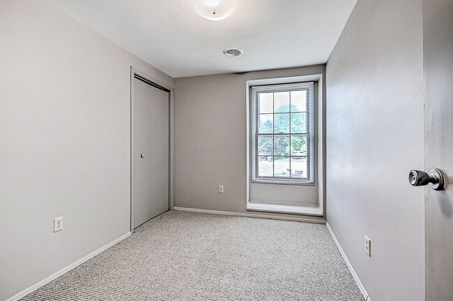 Building Photo - 252 Wildwood Dr