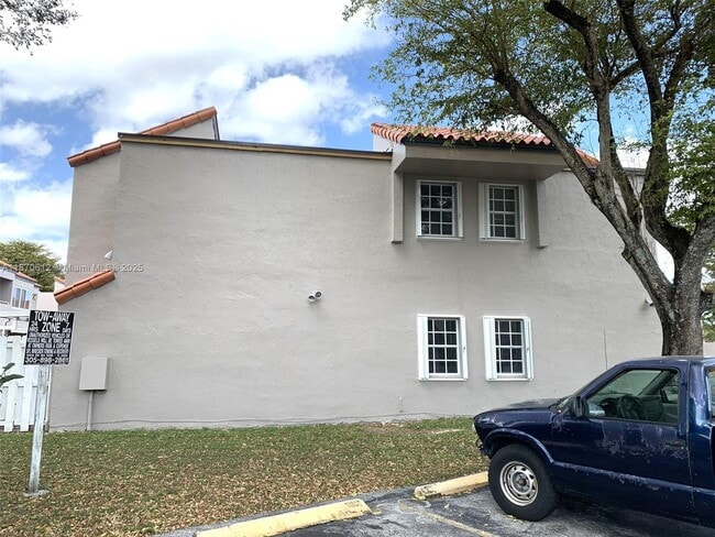 Building Photo - 6514 SW 128th Pl