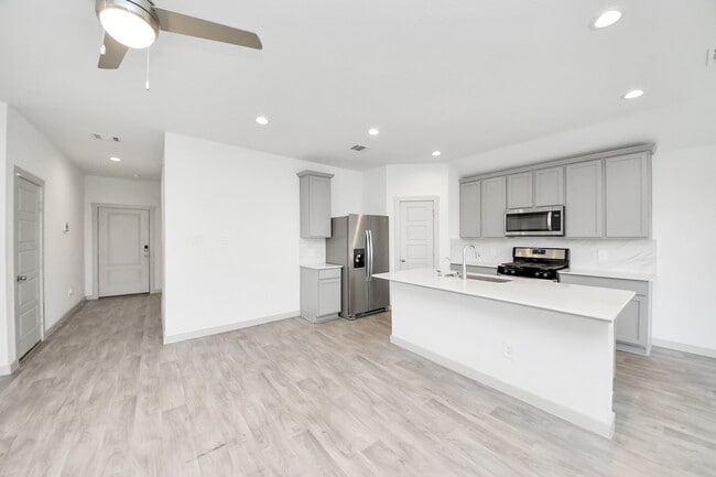 Building Photo - 7923 Cattleman Vly Dr
