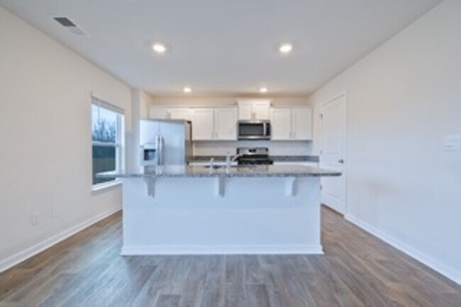 Building Photo - 4 Bedroom Home in Pendleton, SC