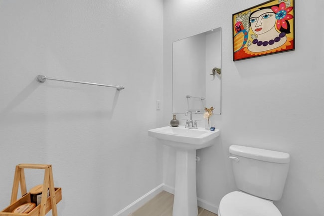 Building Photo - Beautiful Energy Efficient Hayward Townhome w/ Modern Updates