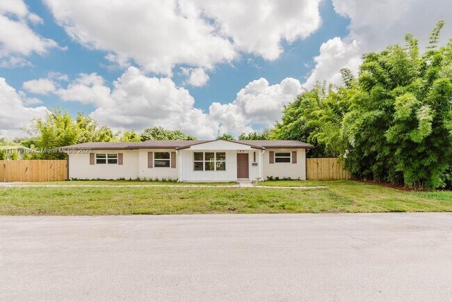 Building Photo - 17701 SW 93rd Ave