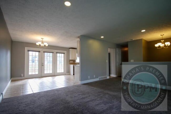 Building Photo - Discover this 3- Bd, 2.5-Ba Omaha, NE,