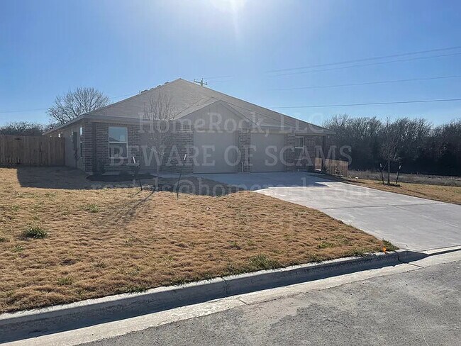 Primary Photo - 3 Bedroom 2 Bath Duplex Available NOW