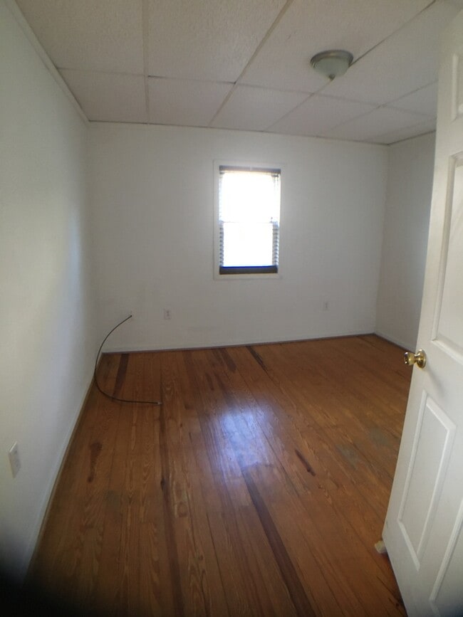 Building Photo - Radford (West End), 2 BR / 1 BA, Available August