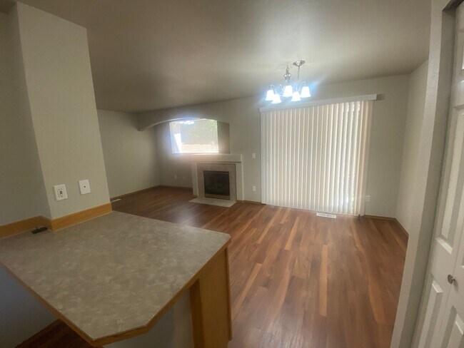 Building Photo - Move in special- 2 weeks free!  Lake Steve...