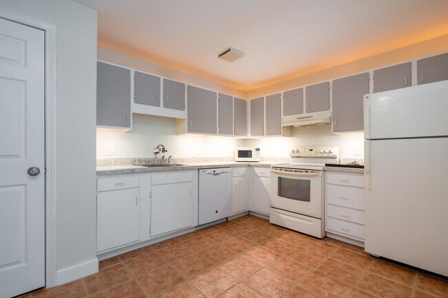 Building Photo - 11 Northbrook Dr