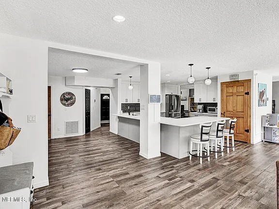 Building Photo - 120 Wippletree Ct