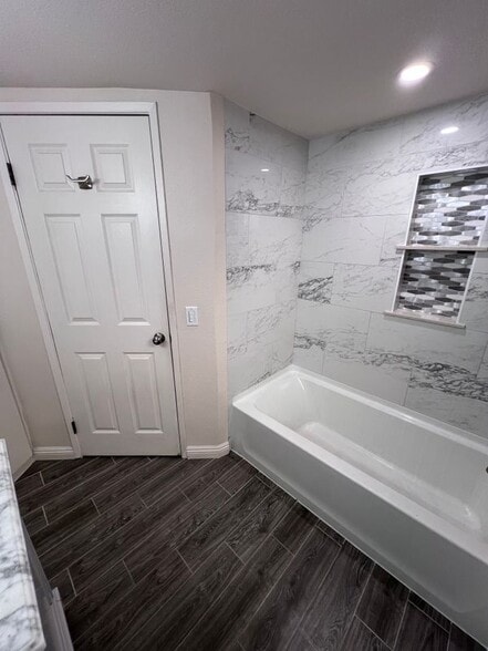 Building Photo - 13201 Lakota Dr