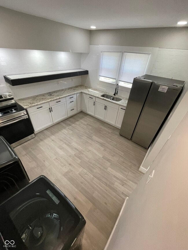 Building Photo - 321 E 31st St