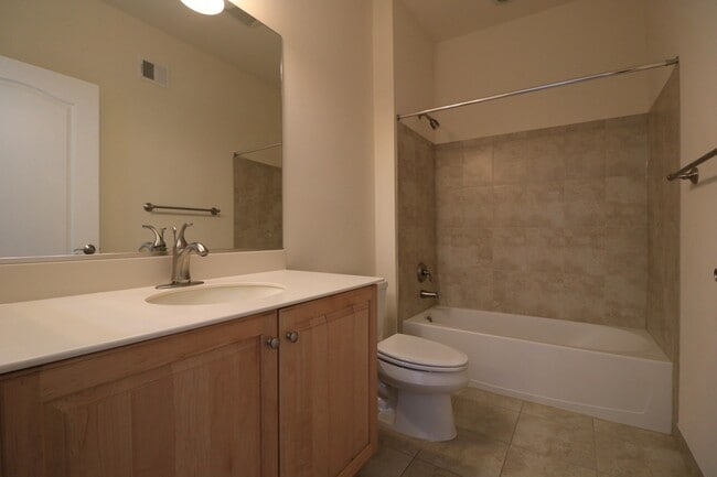 Building Photo - SHORT TERM LEASE AVAILABLE -- Luxury TH in Bethesda - 4 bed + 3.5 ba - Elevator TH in Gated commu...