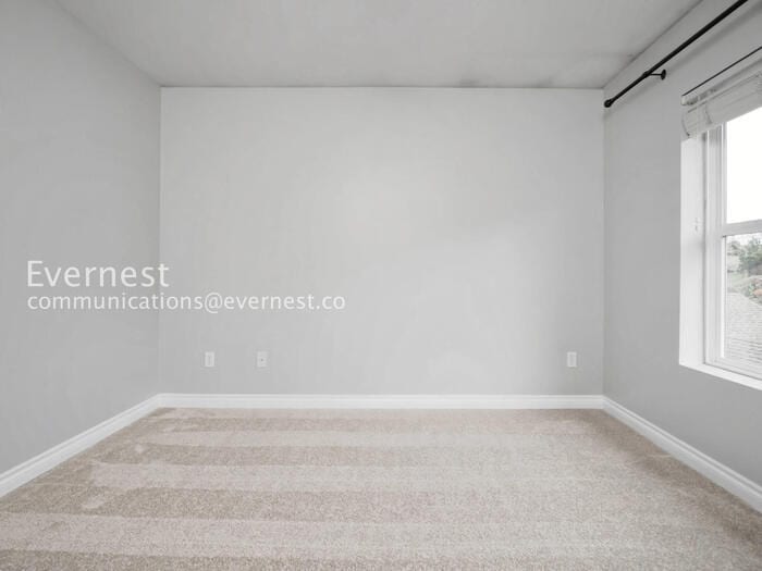 Building Photo - 1698 25th Pl NE