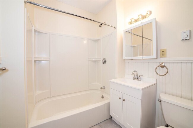 Building Photo - 82 Tower St