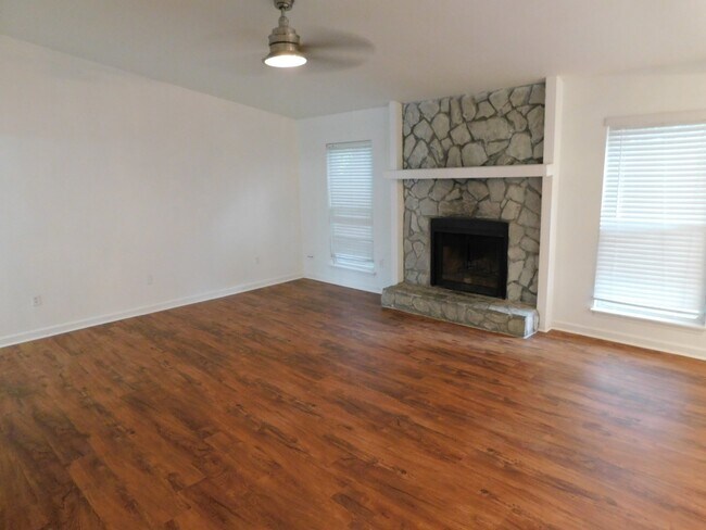 Building Photo - "Charming 3-Bed Oasis with Cozy Fireplace ...