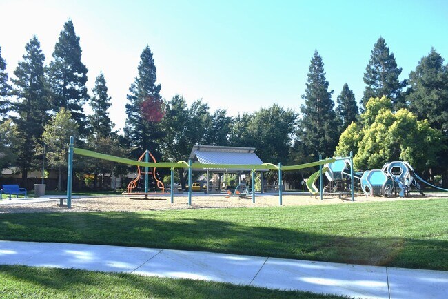 Building Photo - 5828 Laguna Vale Way