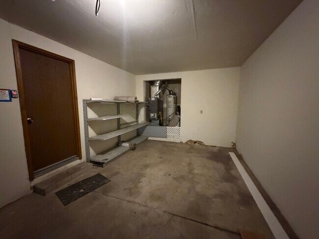 Building Photo - 1695 Stardust St