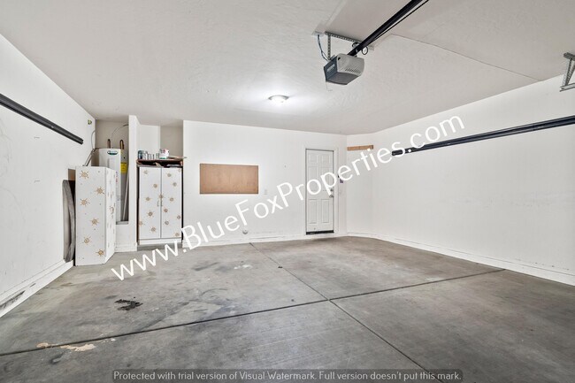 Building Photo - 8784 N Western Red Cedar Dr