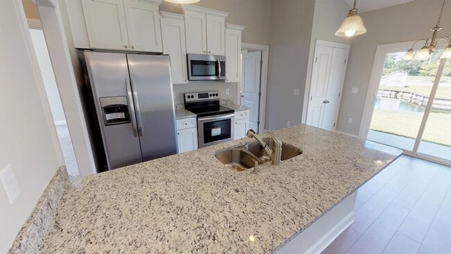 Building Photo - 68 Racquet Club Dr