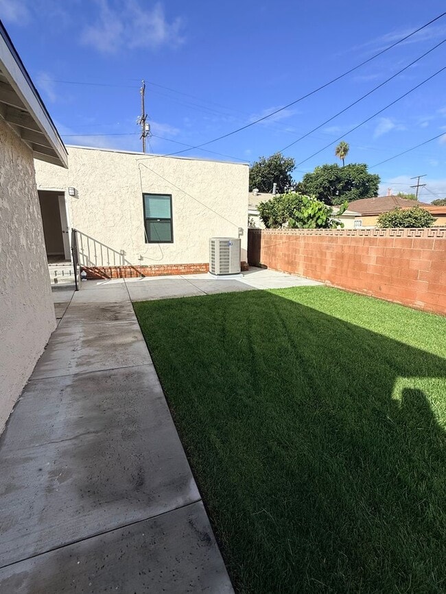 Building Photo - Newly remodeled three bedroom house in Wilmington ready to rent!