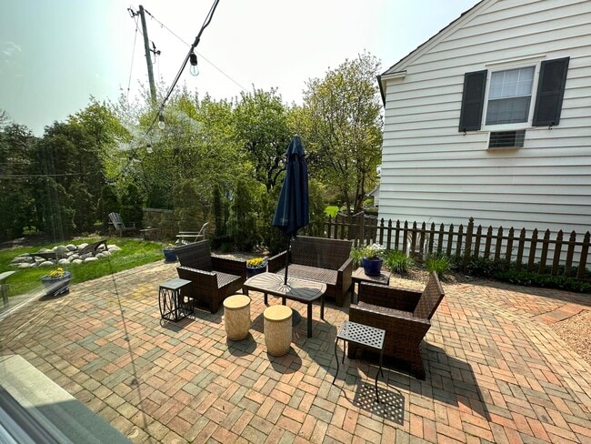 Building Photo - 4515 N Lake Dr