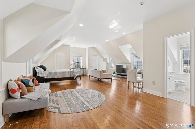 Building Photo - 166 Edward Pl