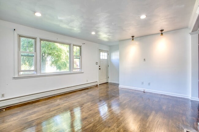 Building Photo - 171 Newell Ave