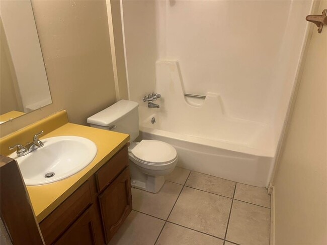 Building Photo - 6907 Woodhue Dr