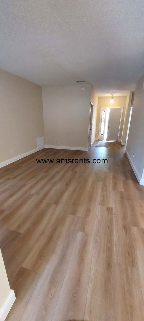 Building Photo - Spacious 3 bedroom 2 bath in Apopka