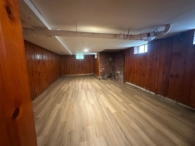 Building Photo - 257 June St