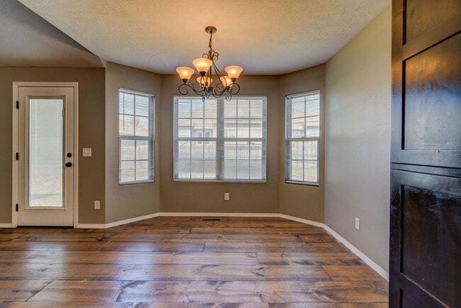 Building Photo - 3 Bedroom Republic Home