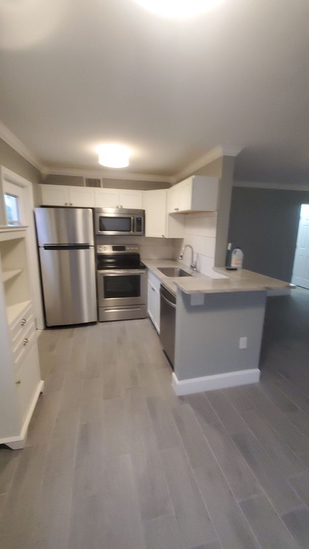 Building Photo - WALK TO THE BEACH FROM YOUR TOTALLY UPDATED, BEAUTIFUL CONDO!