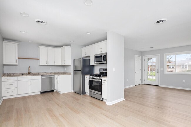 Building Photo - 2021 St Christopher Dr