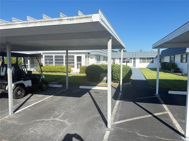 Building Photo - 205 Andover Pl N