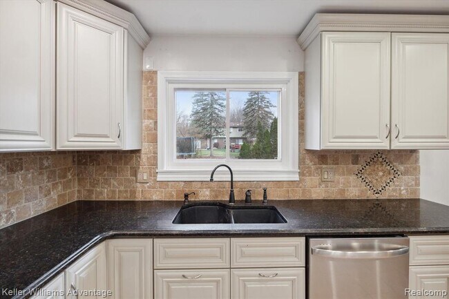 Building Photo - 19263 Sunset St