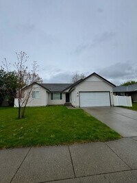 Building Photo - Newly Renovated Ranch Style Home!