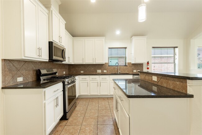 Building Photo - 23611 Starbridge Lake Ln