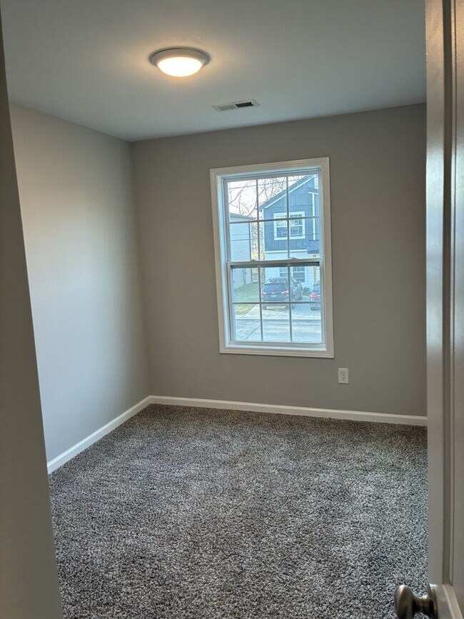 Building Photo - 805 Lynes St